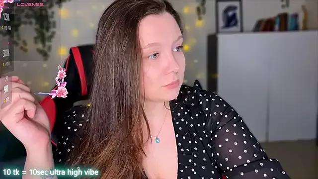 Discover our girls online shows and discover the company of countless livestreamers, with stunning shapes, sex toys and more.