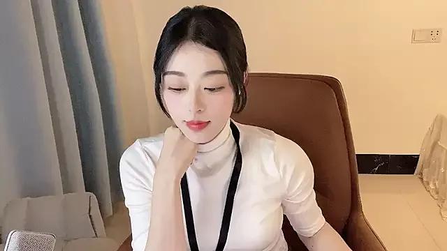 Discover our girls online shows and discover the company of countless livestreamers, with stunning shapes, sex toys and more.