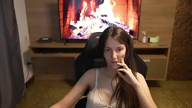 Discover our girls online shows and discover the company of countless livestreamers, with stunning shapes, sex toys and more.