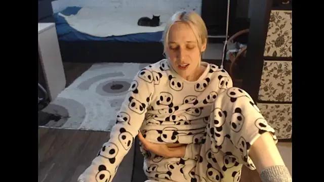 Ur_SweetLuckyGirl777 from StripChat is Freechat