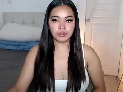 Discover our girls online shows and discover the company of countless livestreamers, with stunning shapes, sex toys and more.