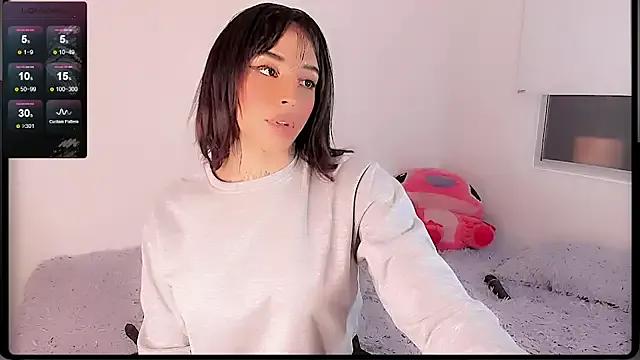 Discover our girls online shows and discover the company of countless livestreamers, with stunning shapes, sex toys and more.