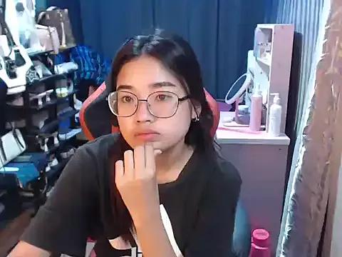 urhoneybunny25 from StripChat is Freechat