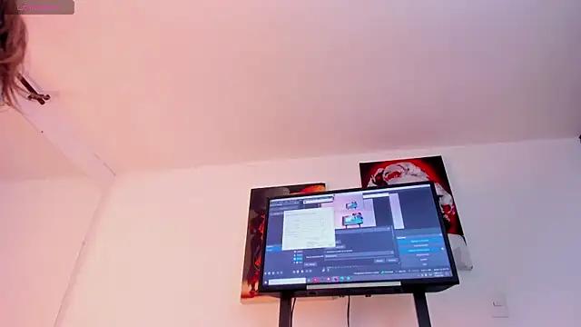 Discover our girls online shows and discover the company of countless livestreamers, with stunning shapes, sex toys and more.