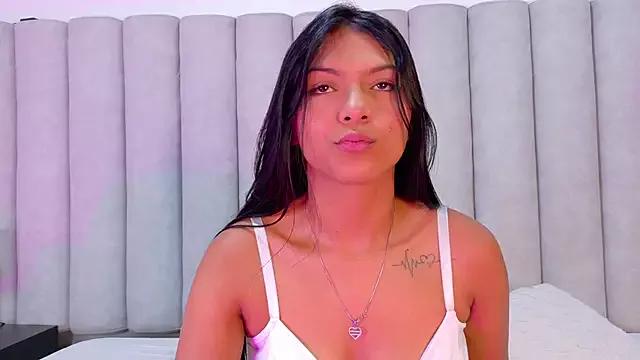 Vaiolet_Rb from StripChat is Freechat