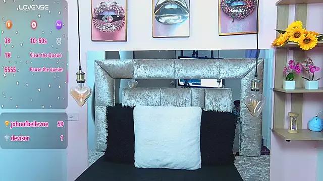 Discover our girls online shows and discover the company of countless livestreamers, with stunning shapes, sex toys and more.