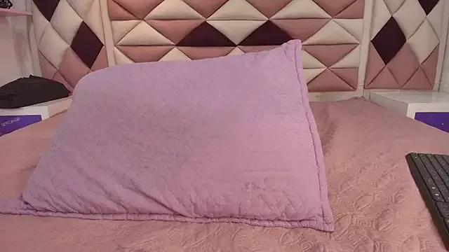 valecastro_ from StripChat is Freechat
