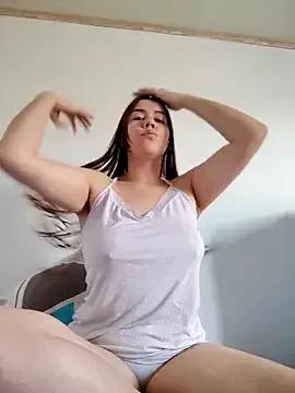 Discover our girls online shows and discover the company of countless livestreamers, with stunning shapes, sex toys and more.