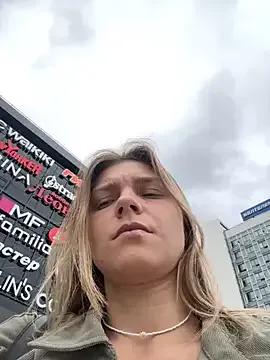 Discover our girls online shows and discover the company of countless livestreamers, with stunning shapes, sex toys and more.