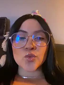 Discover our girls online shows and discover the company of countless livestreamers, with stunning shapes, sex toys and more.