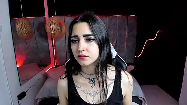 Discover our girls online shows and discover the company of countless livestreamers, with stunning shapes, sex toys and more.