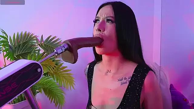 Discover our girls online shows and discover the company of countless livestreamers, with stunning shapes, sex toys and more.