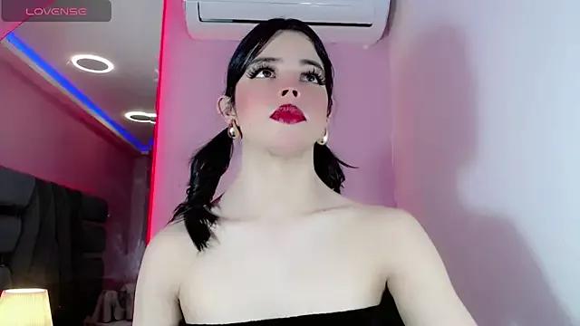 Discover our girls online shows and discover the company of countless livestreamers, with stunning shapes, sex toys and more.