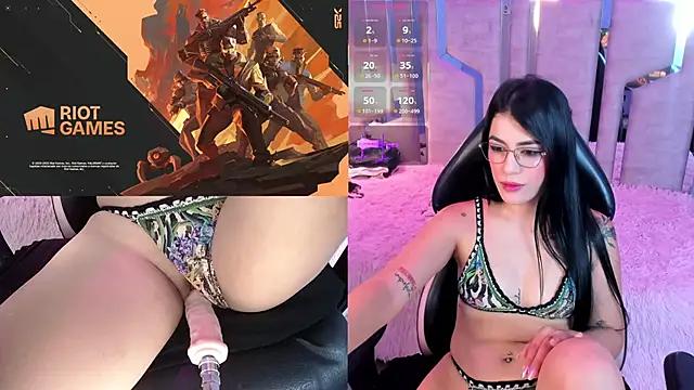 Discover our girls online shows and discover the company of countless livestreamers, with stunning shapes, sex toys and more.