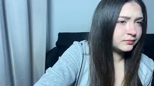 Discover our girls online shows and discover the company of countless livestreamers, with stunning shapes, sex toys and more.