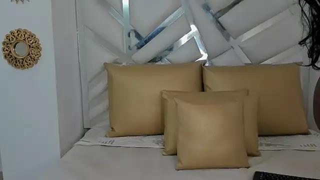 Valeria-Cruzz from StripChat is Freechat