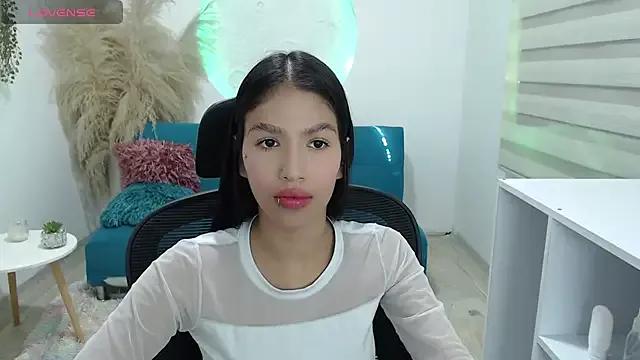 Discover our girls online shows and discover the company of countless livestreamers, with stunning shapes, sex toys and more.