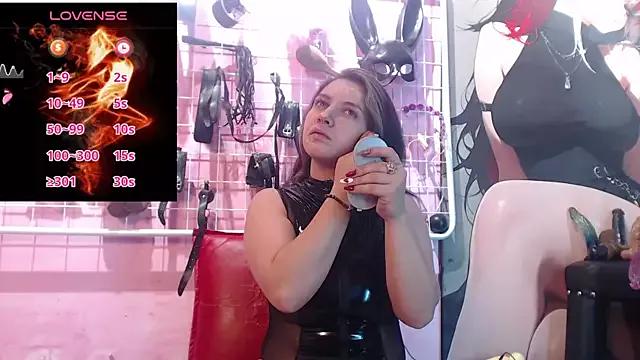 Discover our girls online shows and discover the company of countless livestreamers, with stunning shapes, sex toys and more.