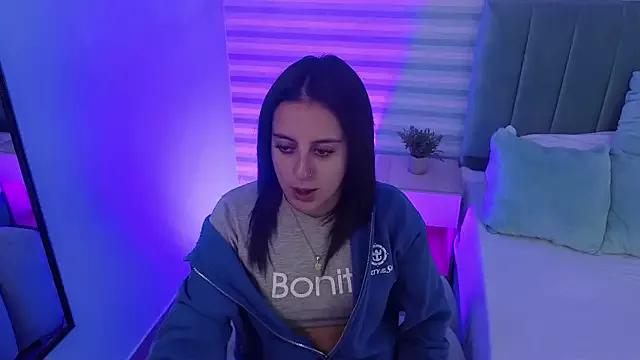 Discover our girls online shows and discover the company of countless livestreamers, with stunning shapes, sex toys and more.