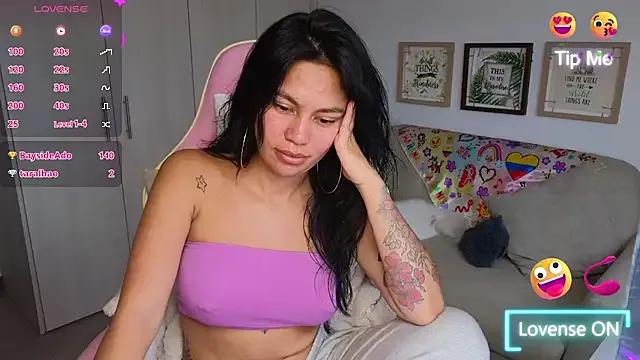 Discover our girls online shows and discover the company of countless livestreamers, with stunning shapes, sex toys and more.