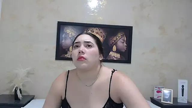 Discover our girls online shows and discover the company of countless livestreamers, with stunning shapes, sex toys and more.