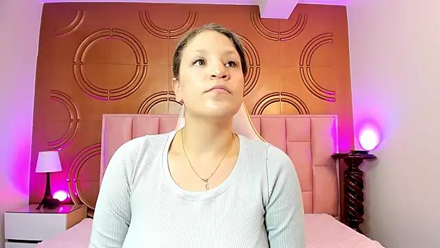 Discover our girls online shows and discover the company of countless livestreamers, with stunning shapes, sex toys and more.