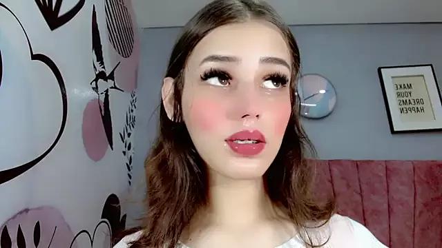 Discover our girls online shows and discover the company of countless livestreamers, with stunning shapes, sex toys and more.