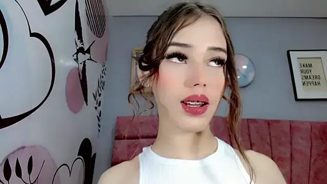 Discover our girls online shows and discover the company of countless livestreamers, with stunning shapes, sex toys and more.