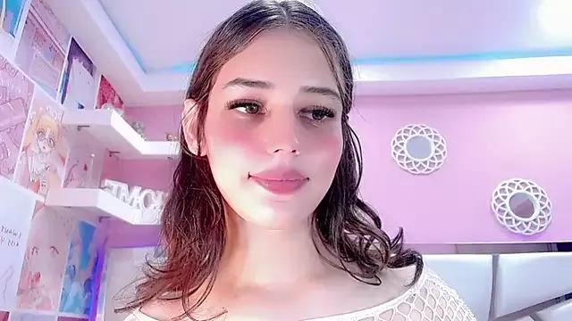 Discover our girls online shows and discover the company of countless livestreamers, with stunning shapes, sex toys and more.