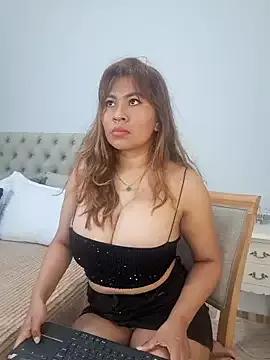 Discover our girls online shows and discover the company of countless livestreamers, with stunning shapes, sex toys and more.
