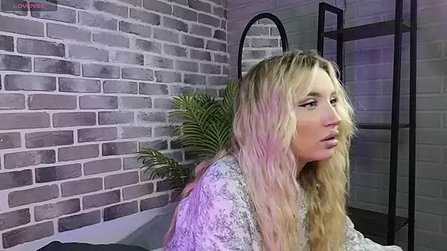 ValerieSteele from StripChat is Freechat