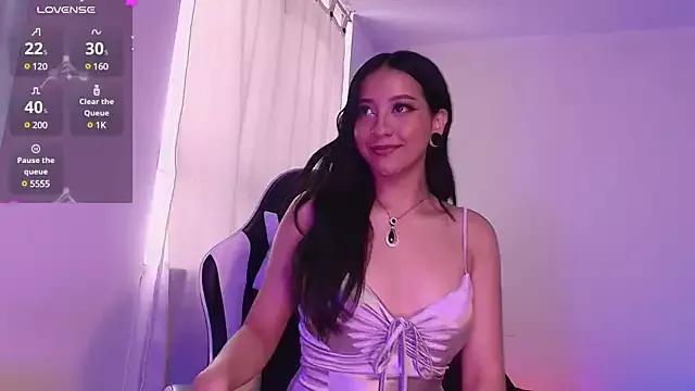 Discover our girls online shows and discover the company of countless livestreamers, with stunning shapes, sex toys and more.