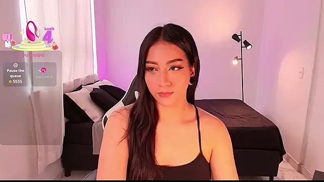 Discover our girls online shows and discover the company of countless livestreamers, with stunning shapes, sex toys and more.