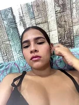 Discover our girls online shows and discover the company of countless livestreamers, with stunning shapes, sex toys and more.