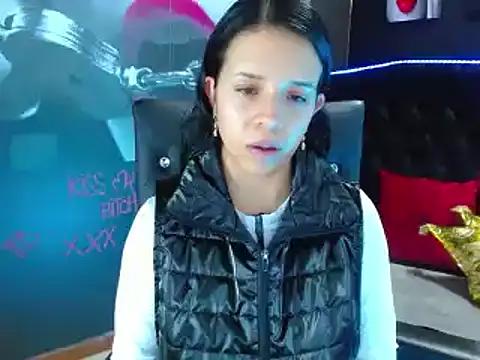 Discover our girls online shows and discover the company of countless livestreamers, with stunning shapes, sex toys and more.