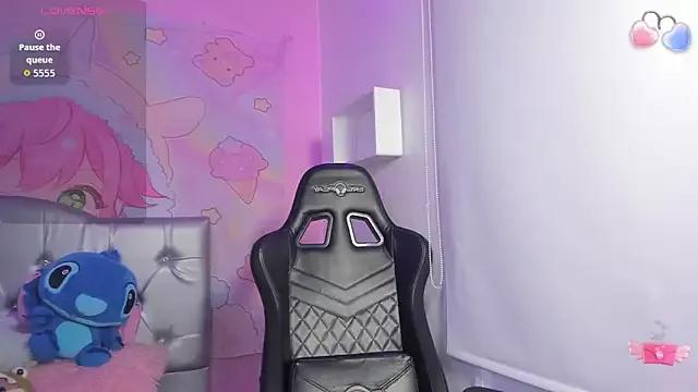 Discover our girls online shows and discover the company of countless livestreamers, with stunning shapes, sex toys and more.