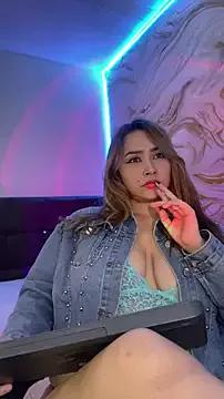 Discover our girls online shows and discover the company of countless livestreamers, with stunning shapes, sex toys and more.