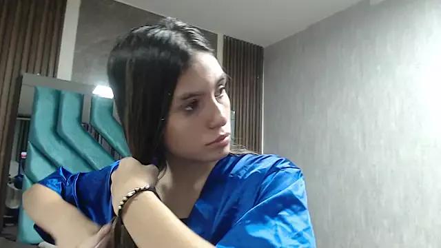 Discover our girls online shows and discover the company of countless livestreamers, with stunning shapes, sex toys and more.