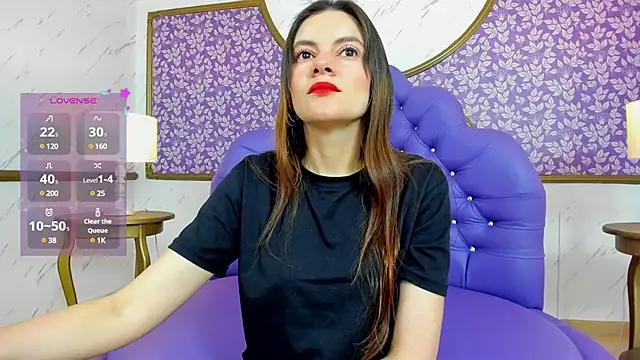 Discover our girls online shows and discover the company of countless livestreamers, with stunning shapes, sex toys and more.