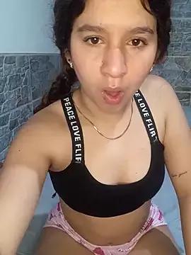 Discover our girls online shows and discover the company of countless livestreamers, with stunning shapes, sex toys and more.