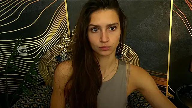 Discover our girls online shows and discover the company of countless livestreamers, with stunning shapes, sex toys and more.