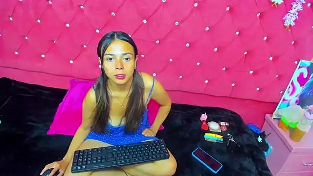 Discover our girls online shows and discover the company of countless livestreamers, with stunning shapes, sex toys and more.