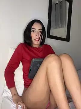 Discover our girls online shows and discover the company of countless livestreamers, with stunning shapes, sex toys and more.