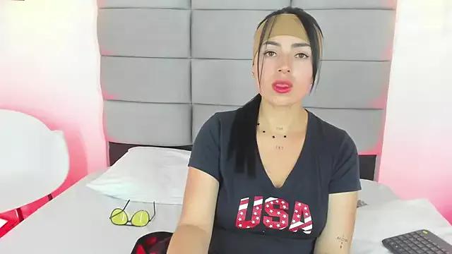Discover our girls online shows and discover the company of countless livestreamers, with stunning shapes, sex toys and more.