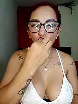 Discover our girls online shows and discover the company of countless livestreamers, with stunning shapes, sex toys and more.