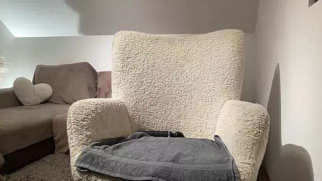 Discover our girls online shows and discover the company of countless livestreamers, with stunning shapes, sex toys and more.