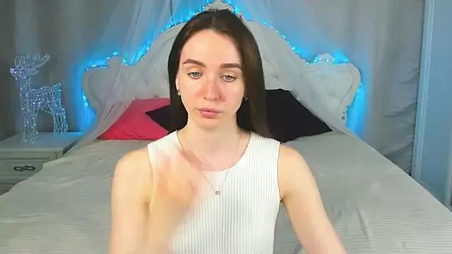 Discover our girls online shows and discover the company of countless livestreamers, with stunning shapes, sex toys and more.