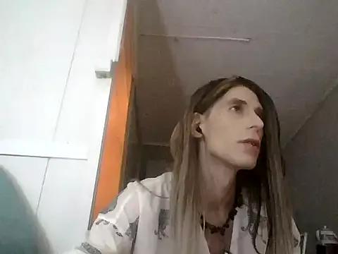 Discover our girls online shows and discover the company of countless livestreamers, with stunning shapes, sex toys and more.