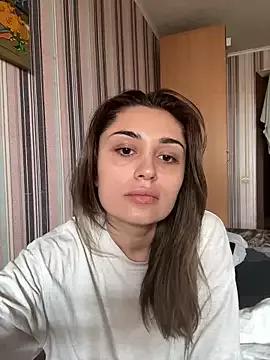 Discover our girls online shows and discover the company of countless livestreamers, with stunning shapes, sex toys and more.
