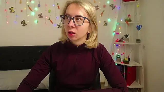 Discover our girls online shows and discover the company of countless livestreamers, with stunning shapes, sex toys and more.